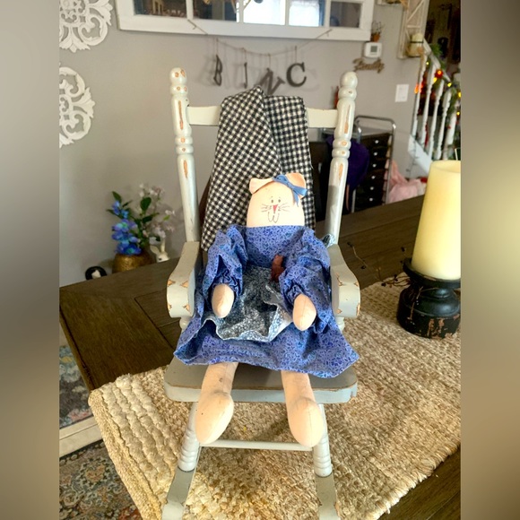 Other - FARMHOUSE KITTY WITH DISTRESSED ROCKING CHAIR 15” IN TALL